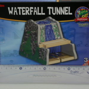 Maxim Tunel s vodopádem